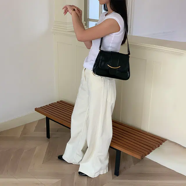 Ximuting Microglow Classic Flap Shoulder Bag Small Black Ivory