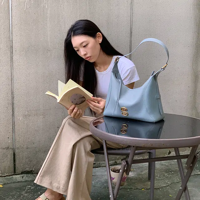 西木汀 静屿 小众设计高级感通勤百搭时尚腋下包 牛皮 斜挎单肩包 女款 水雾蓝/米白色/咖啡灰