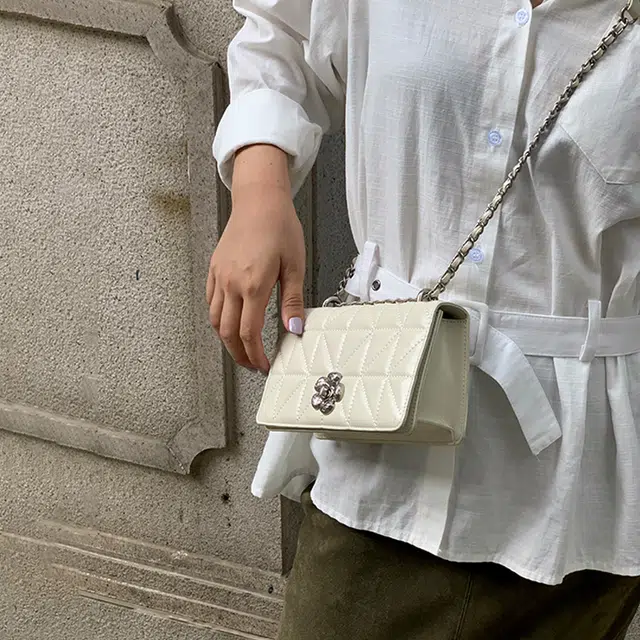 西木汀 拉芙小姐 高级感小众设计腋下包休闲百搭通勤包 牛皮 单肩斜挎包 小号 女款 米白色/深邃黑/波尔多红