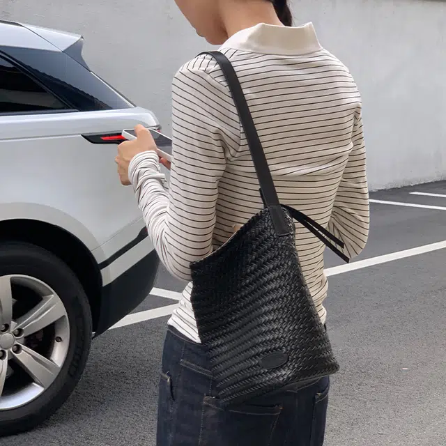 西木汀 小众设计高级感简约百搭通勤水桶包 牛皮 单肩包 常规 女款 深邃黑/醇酒红