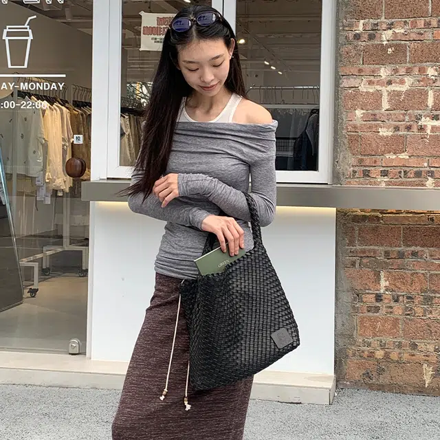 西木汀 小众设计高级感简约百搭通勤时尚 头层牛皮 手提包 常规 女款 深邃黑/醇酒红