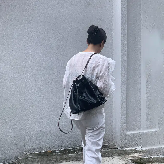 西木汀 相约 小众水桶包日常通勤高级感 牛皮 斜挎手提包 女款 深邃黑/米白色