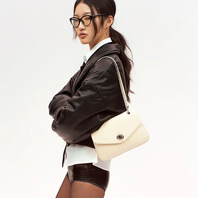 西木汀 复古时尚经典链条包简约百搭腋下单肩包 牛皮 精致小众锁扣女包 斜挎包 常规 女款 米白色/深邃黑