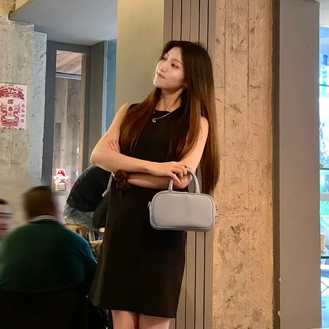 西木汀 绵绵 春夏小众简约少女感潮流时尚高级感百搭通勤必备 牛皮 波士顿包小方包斜挎包单肩包手提包 常规 女款 蓝色/黑色/银色