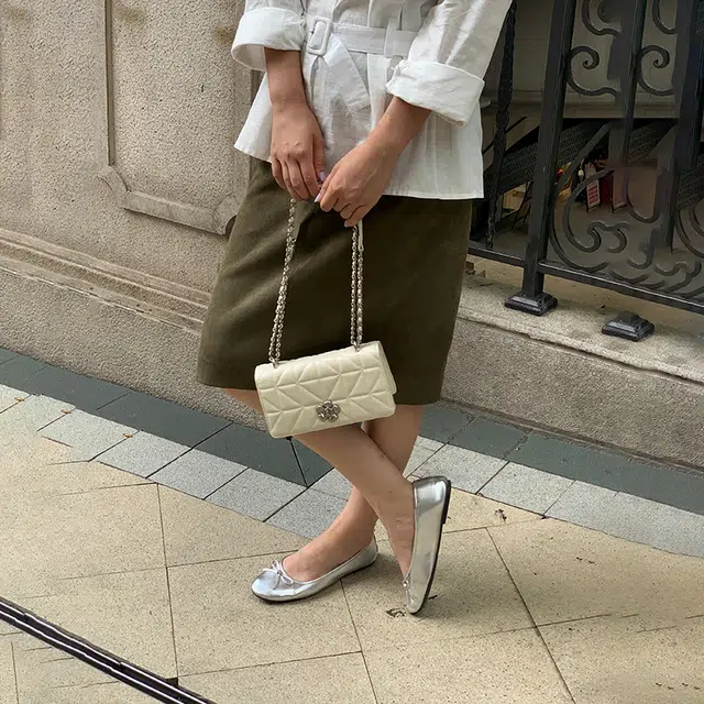 西木汀 拉芙小姐 高级感小众设计腋下包休闲百搭通勤包 牛皮 单肩斜挎包 小号 女款 米白色/深邃黑/波尔多红