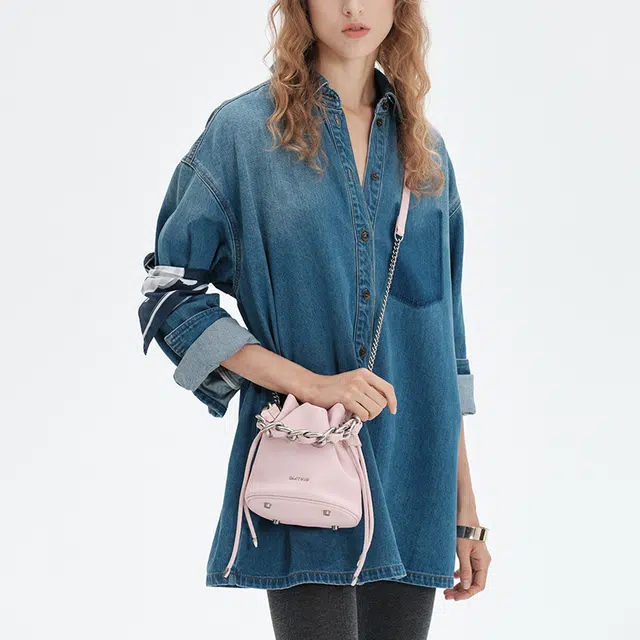 西木汀 时光梦 小众设计高级感链条水桶包潮流时尚 牛剖层皮革 手提包单肩斜挎包 常规 女款 雾霾蓝/樱花粉