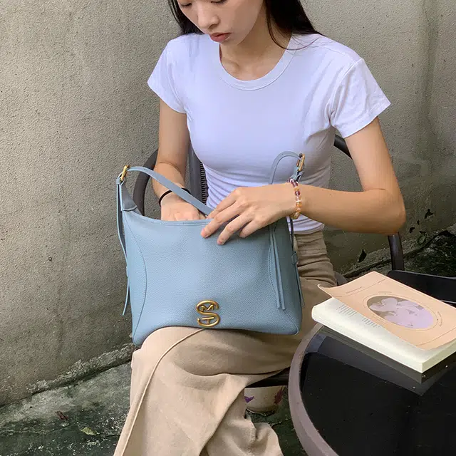 西木汀 静屿 小众设计高级感通勤百搭时尚腋下包 牛皮 斜挎单肩包 女款 水雾蓝/米白色/咖啡灰