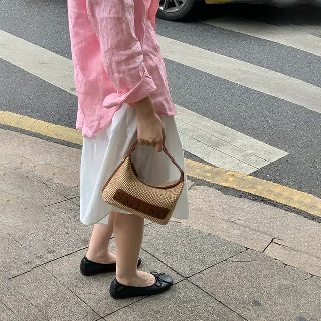 西木汀 落叶 小众设计高级感通勤百搭饺子包 牛头层革拼织物 单肩手提包 女款 卡其色/深邃黑