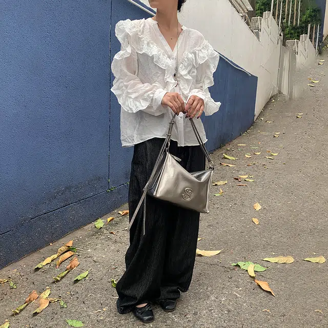 西木汀 光年 高级感小众设计休闲百搭通勤托特包 牛皮 斜挎单肩包 中号 女款 米白色/古银色/深邃黑