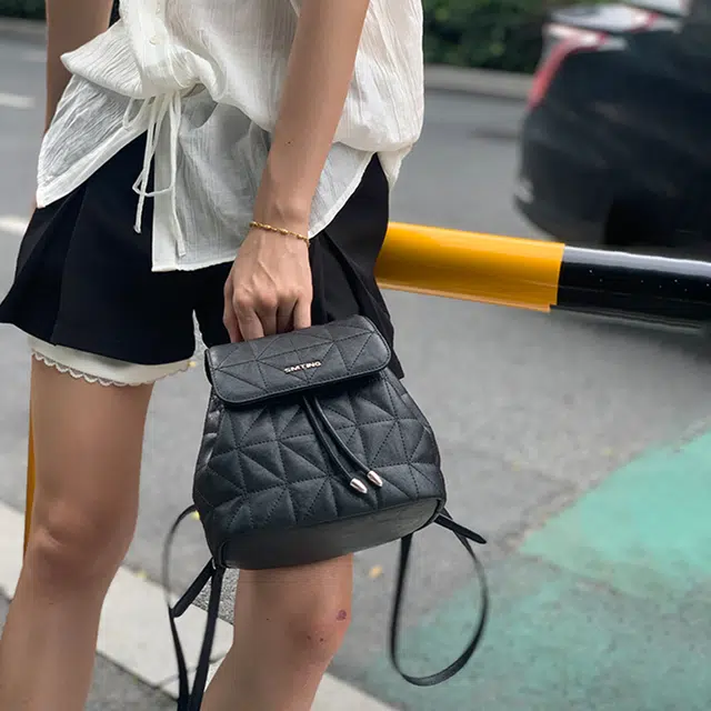 西木汀 眷念 小众设计高级感学院风百搭休闲通勤 牛皮 双肩包 大号 女款 深邃黑/古银色