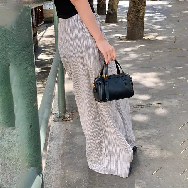 西木汀 奶昔 小众设计波士顿包轻便迷你休闲百搭通勤 牛皮 斜挎手提包 小号 女款 深邃黑/珍珠白/樱花粉