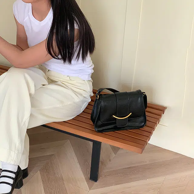 Ximuting Microglow Classic Flap Shoulder Bag Small Black Ivory