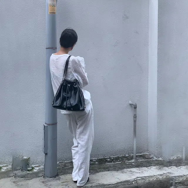 西木汀 相约 小众水桶包日常通勤高级感 牛皮 斜挎手提包 女款 深邃黑/米白色