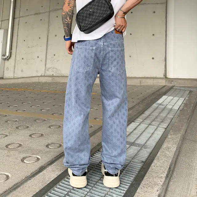 遨宇 夏季 美式高街潮牌嘻哈街头痞帅个性设计扎花直筒裤情侣潮流百搭休闲城市户外裤子男牛仔裤 宽松型 男女同款