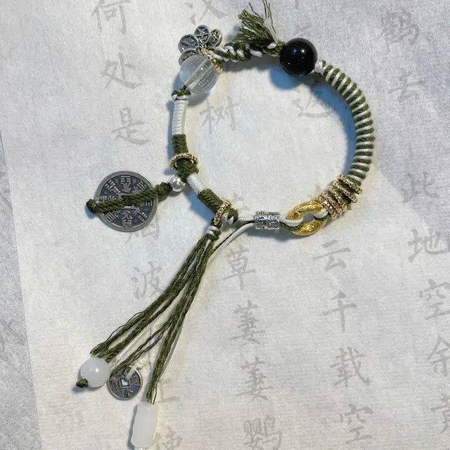 925