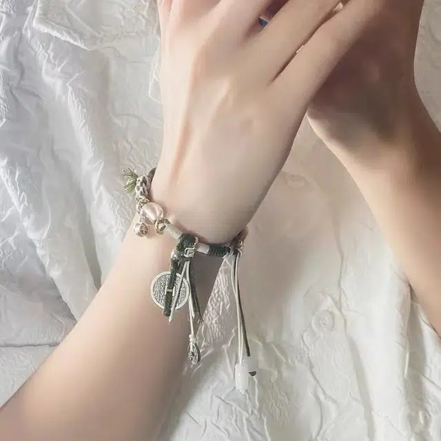 925