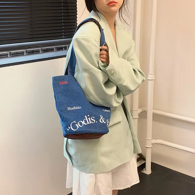 WORM'S HOME Tote