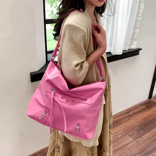 WORM'S HOME PU Tote