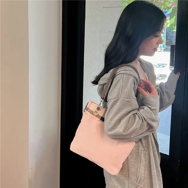 WORM'S HOME PU Tote