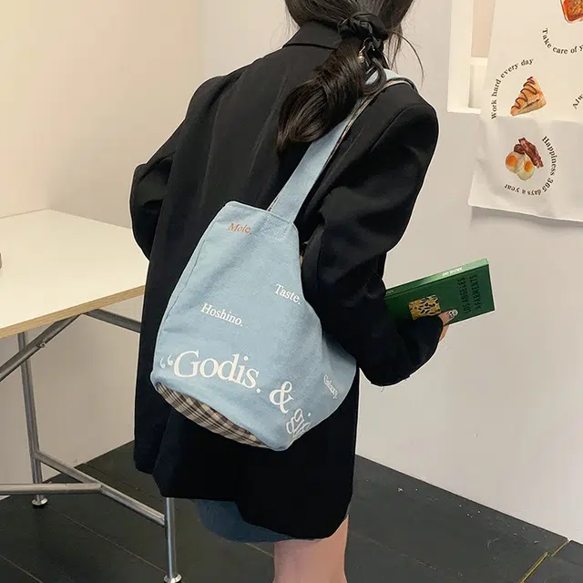 WORM'S HOME Tote