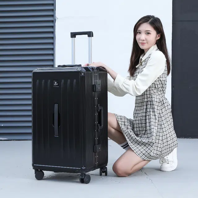 WORM'S HOME 202428 ABS+PC