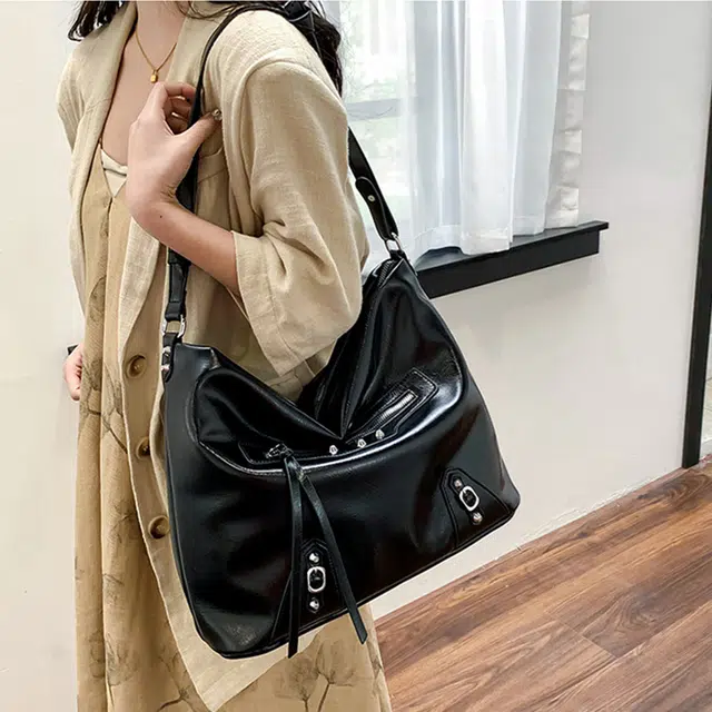 WORM'S HOME PU Tote