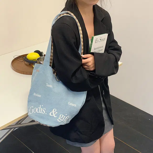 WORM'S HOME Tote