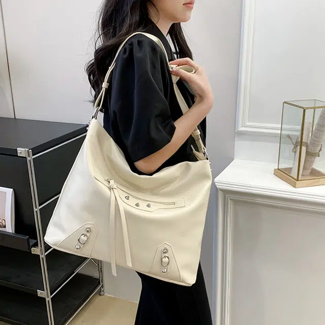 WORM'S HOME PU Tote