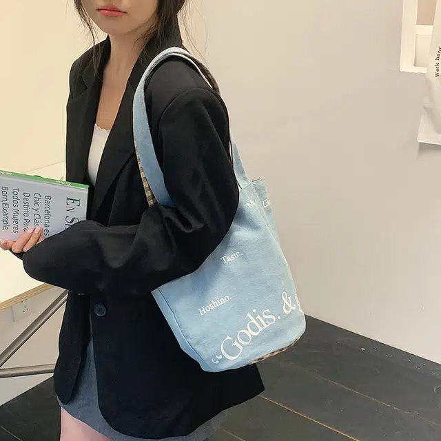WORM'S HOME Tote