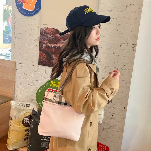 WORM'S HOME PU Tote