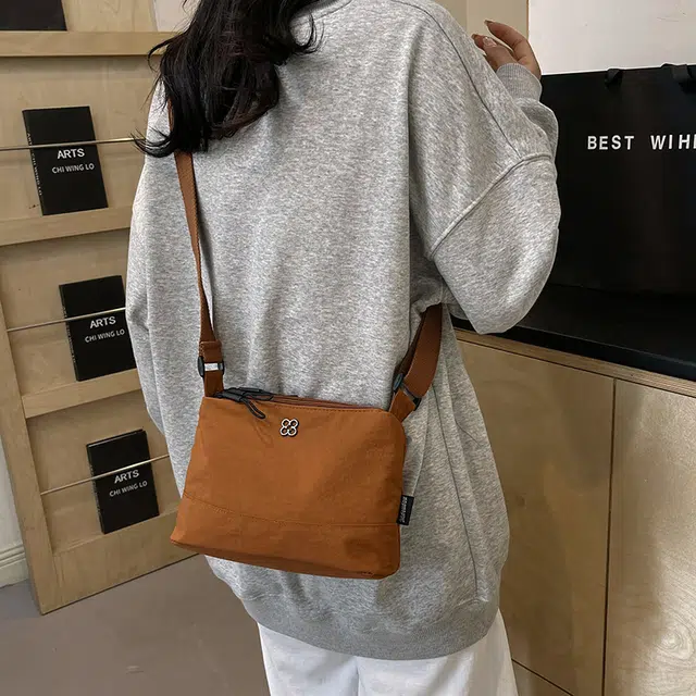 醇龙 轻便休闲多层斜挎包女简约时尚单肩包防泼水 涤纶 女包