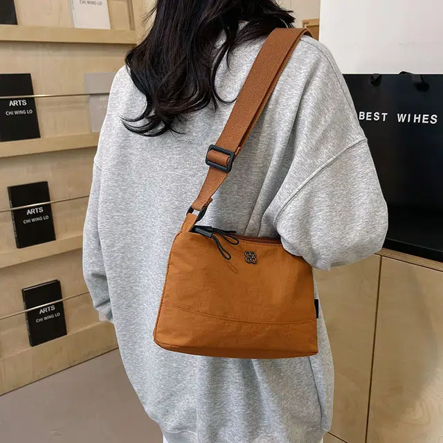 醇龙 轻便休闲多层斜挎包女简约时尚单肩包防泼水 涤纶 女包