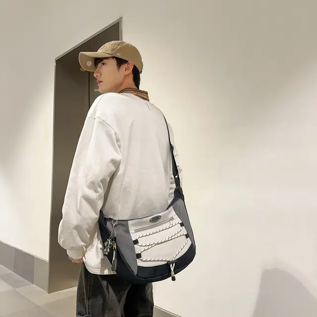 醇龙棉轻便个性休闲斜挎包男女时尚潮流通勤邮差百搭单肩斜挎包女潮多色