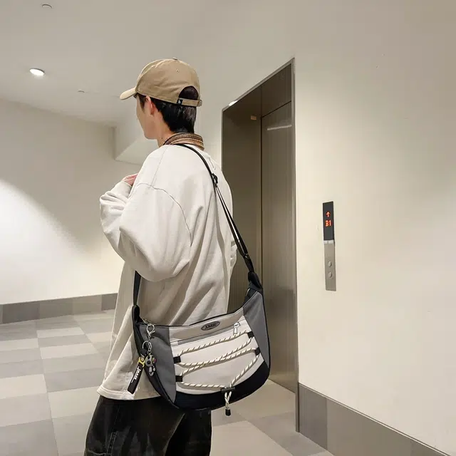 醇龙棉轻便个性休闲斜挎包男女时尚潮流通勤邮差百搭单肩斜挎包女潮多色