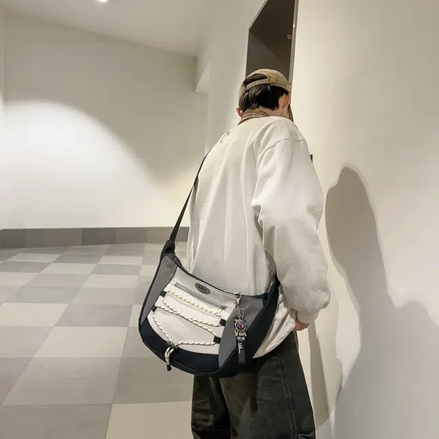 醇龙棉轻便个性休闲斜挎包男女时尚潮流通勤邮差百搭单肩斜挎包女潮多色