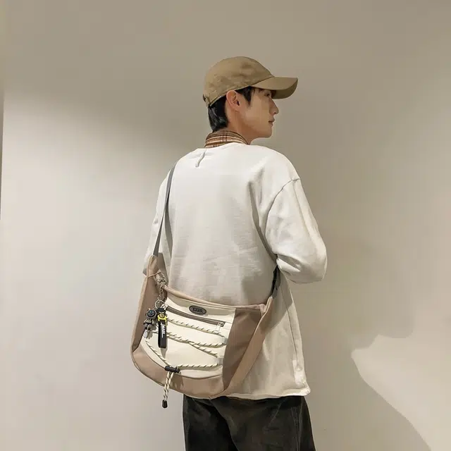 醇龙棉轻便个性休闲斜挎包男女时尚潮流通勤邮差百搭单肩斜挎包女潮多色