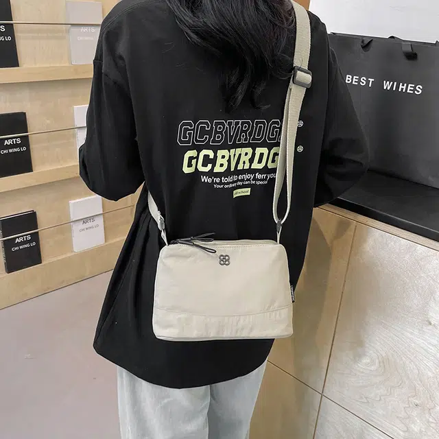 醇龙 轻便休闲多层斜挎包女简约时尚单肩包防泼水 涤纶 女包