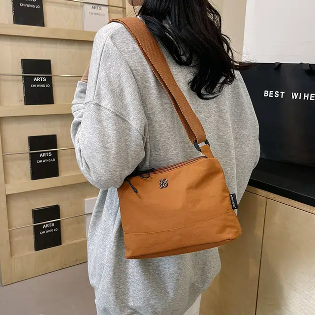 醇龙 轻便休闲多层斜挎包女简约时尚单肩包防泼水 涤纶 女包