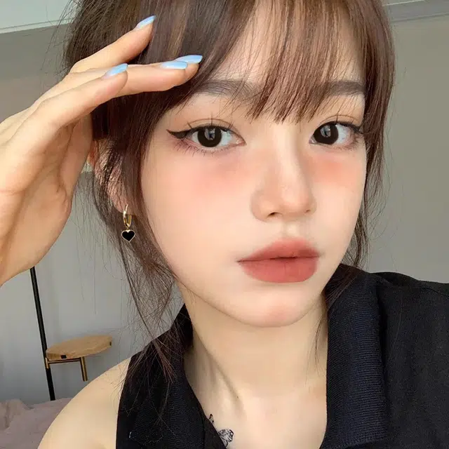 925
