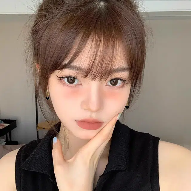 925