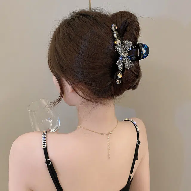 如花梦 闪闪水钻蝴蝶结抓夹后脑勺高级感气质鲨鱼夹日常通勤百搭发饰发卡 亚克力 发夹 女款