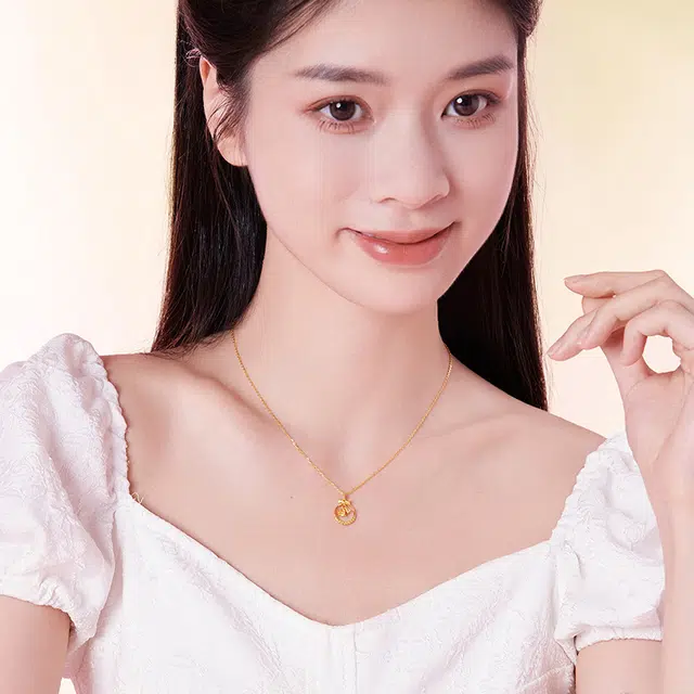周六福 铃兰花环蝴蝶结 足金 按克计价 黄金吊坠 男女同款情侣款 送礼