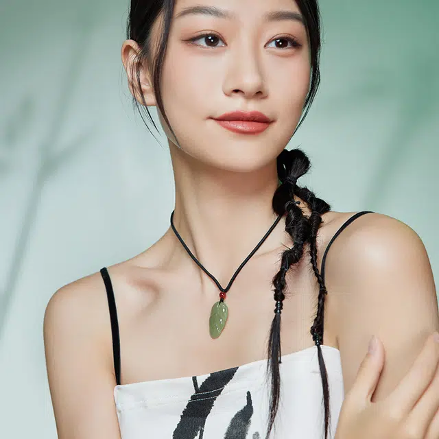 周六福 吉祥玉叶吊坠 玛瑙 和田玉项链 男女同款情侣款 青玉 挂件礼物