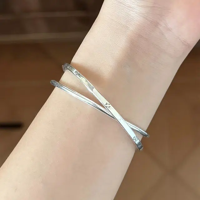 银彦 【幸运四叶草】经典双环精致小众轻奢高级感素圈 时尚简约大气冷淡风 设计日常百搭通勤森系小清新 恋爱告白 铜 手镯 女款