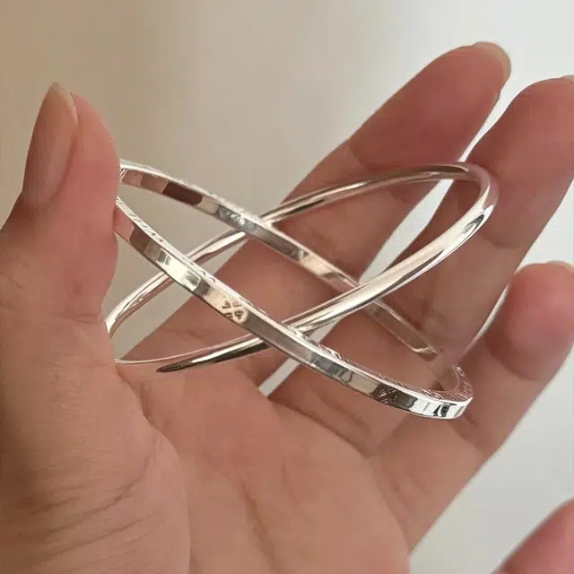 银彦 【幸运四叶草】经典双环精致小众轻奢高级感素圈 时尚简约大气冷淡风 设计日常百搭通勤森系小清新 恋爱告白 铜 手镯 女款