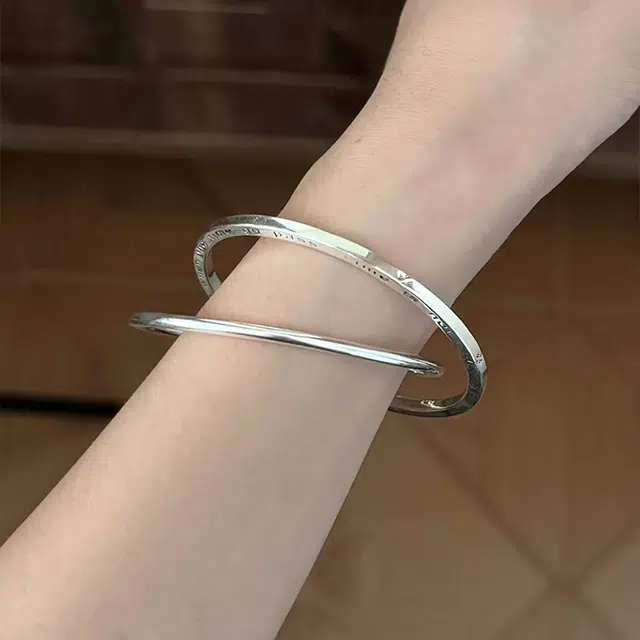 银彦 【幸运四叶草】经典双环精致小众轻奢高级感素圈 时尚简约大气冷淡风 设计日常百搭通勤森系小清新 恋爱告白 铜 手镯 女款