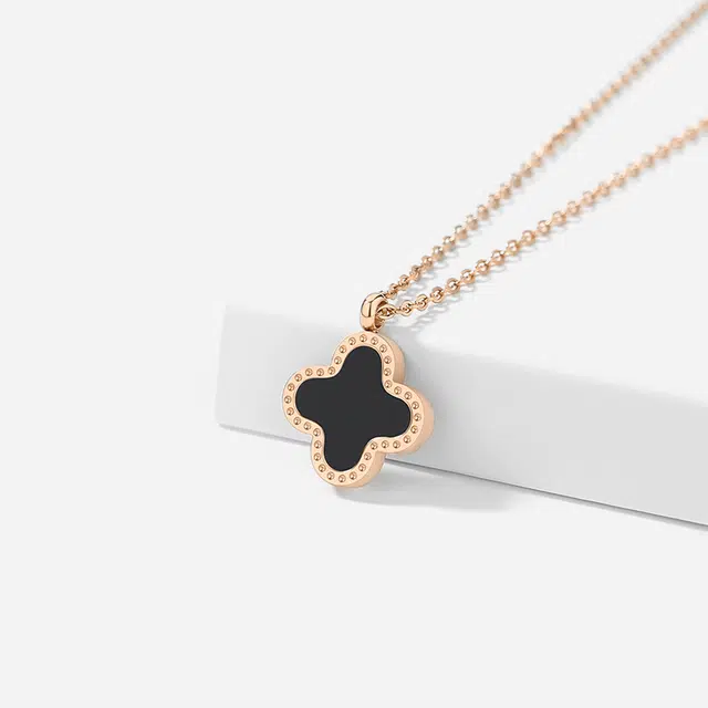 HOLLY RYAN 18k