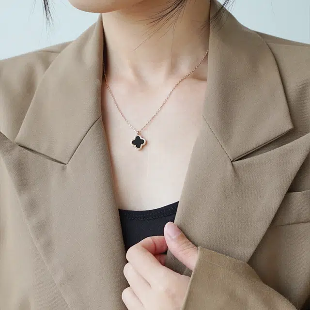 HOLLY RYAN 18k