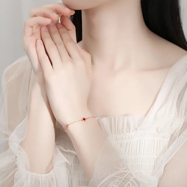 HOLLY RYAN 18k