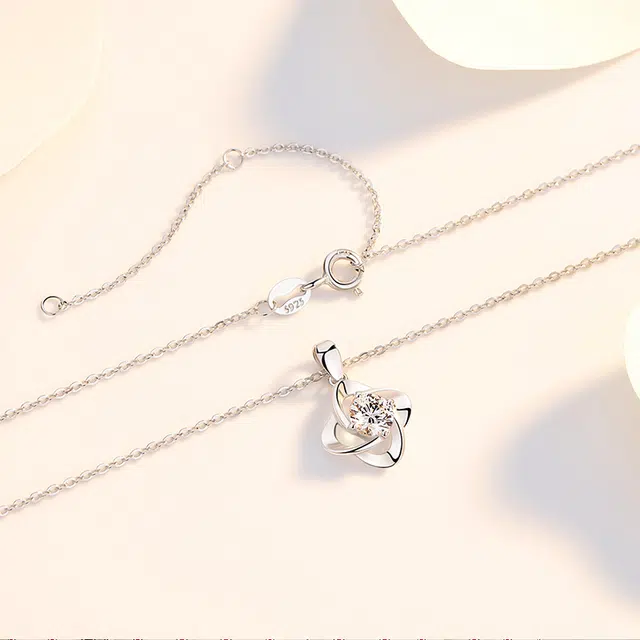 HOLLY RYAN 18k